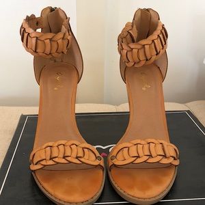 Camel colored braided heel with zipper back